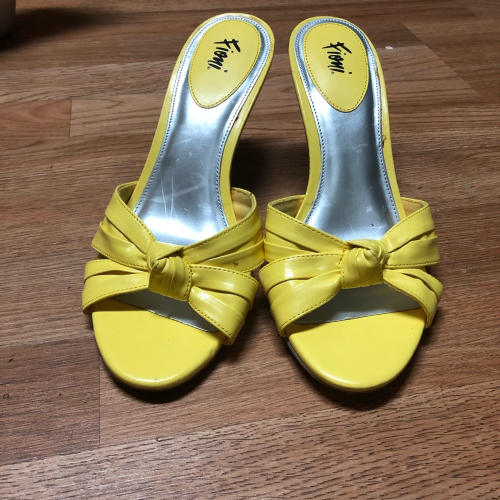 Fioni yellow heels